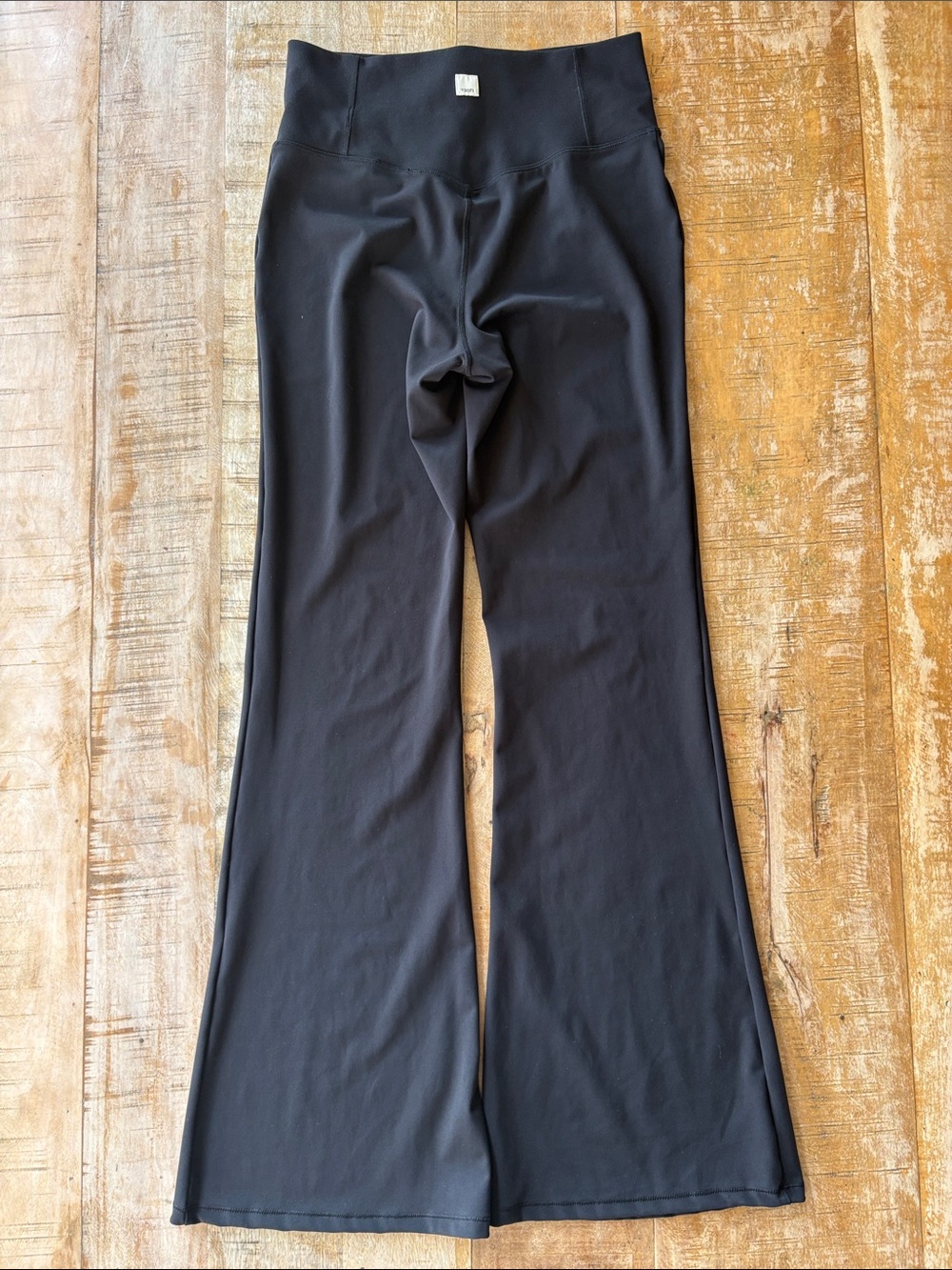 Vuori Women’s Black Flare Leggings size M - Picture 4 of 8